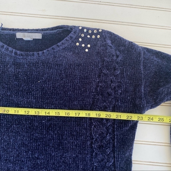 Studded pullover sweater Size Large - Picture 7 of 8